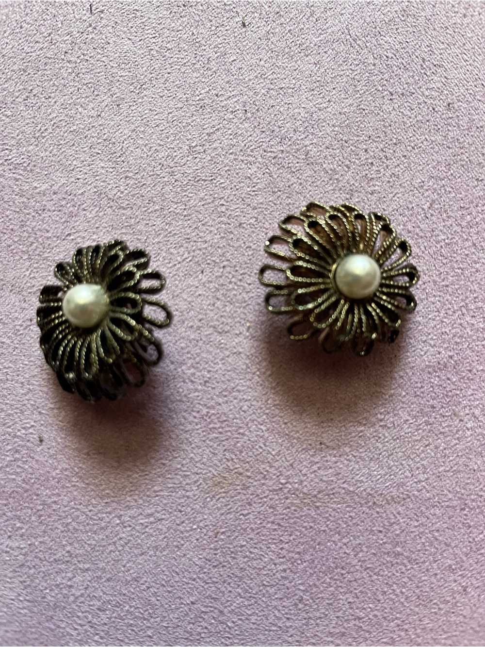 Vintage-Inspired Gold Flower Pearl Stud Earrings - Gold